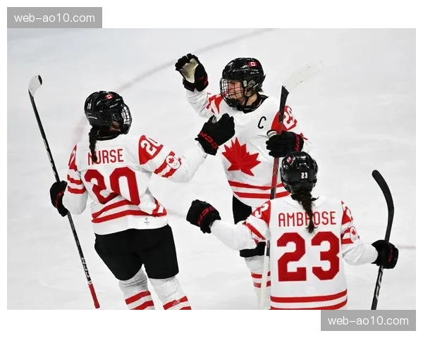 女子冰球决赛加时赛制解析 三对三战术空间与心理博弈